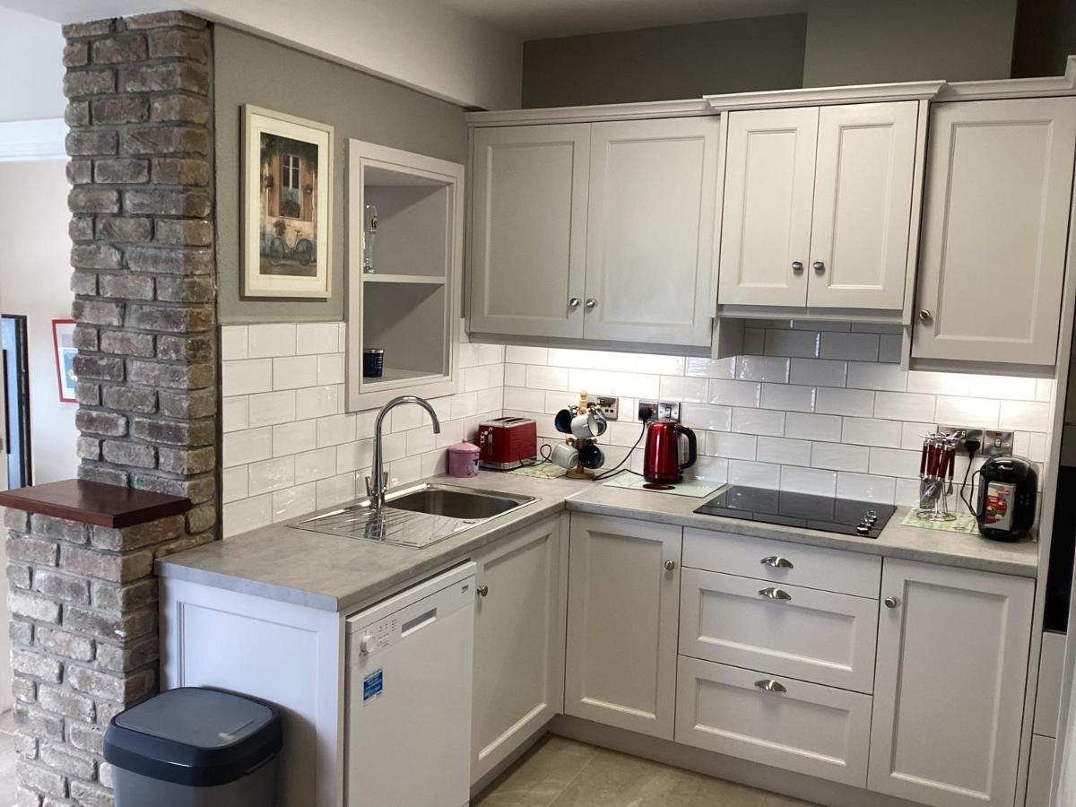 Roundstone Retreats Roundstone Harbour Lights Apartment Bagian luar foto