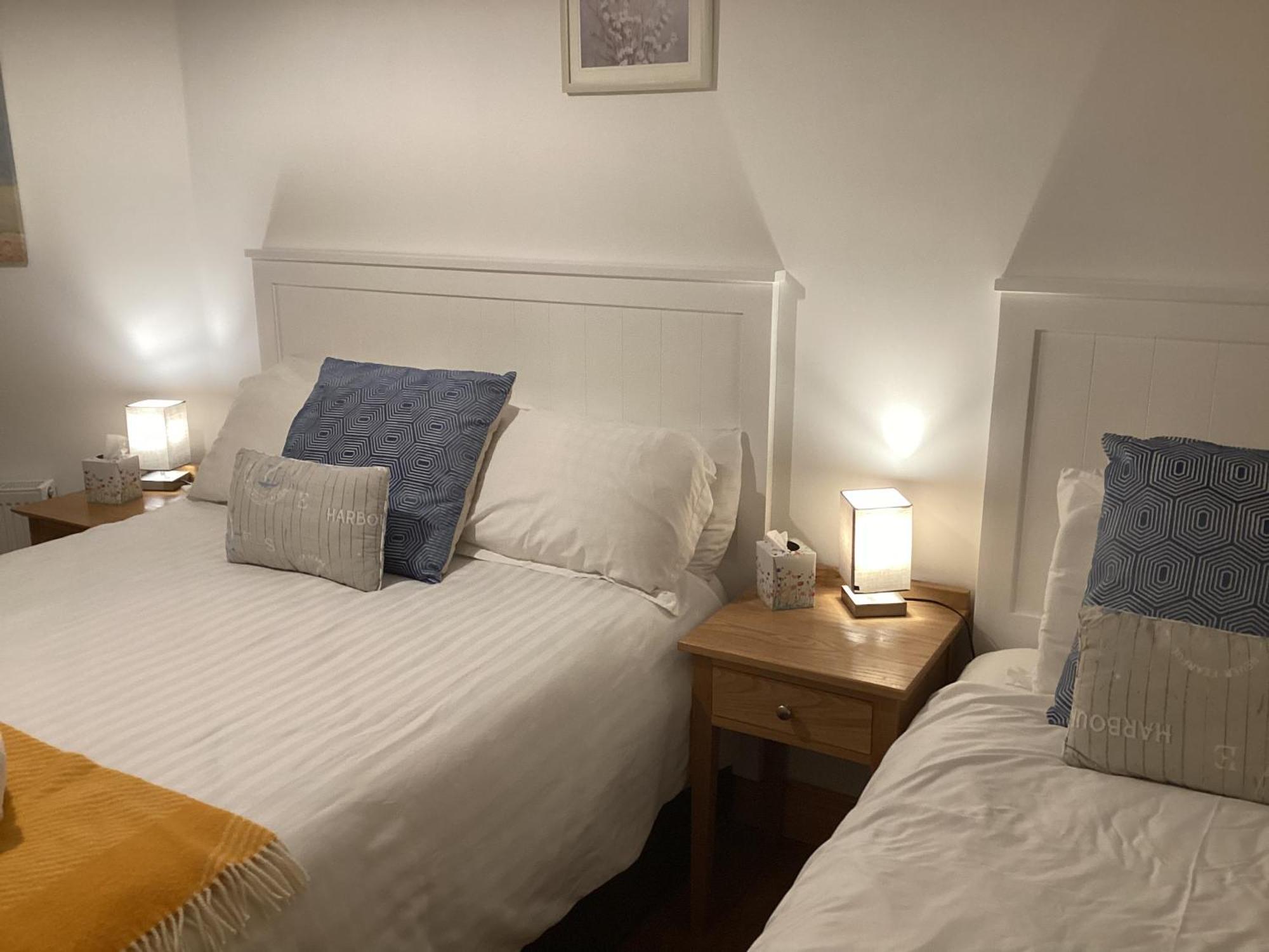 Roundstone Retreats Roundstone Harbour Lights Apartment Bagian luar foto